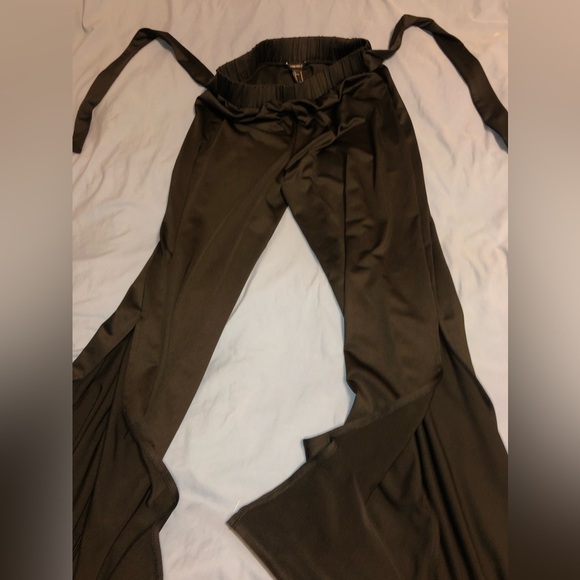 Forever 21 black dressy slacks, size medium, with slits , sexy styling EUC - Picture 6 of 16